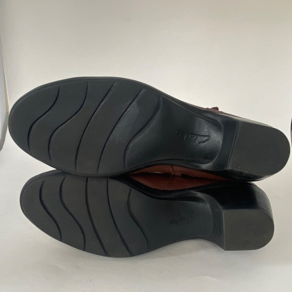 Clarks Leather Ankle Boots with Inseam Zipper - Size 7M - Picture 9 of 9